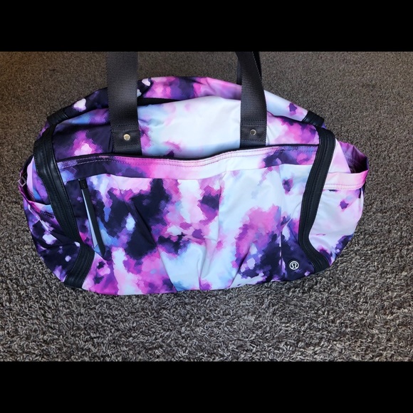 SOLD: LULULEMON DUFFEL BAG